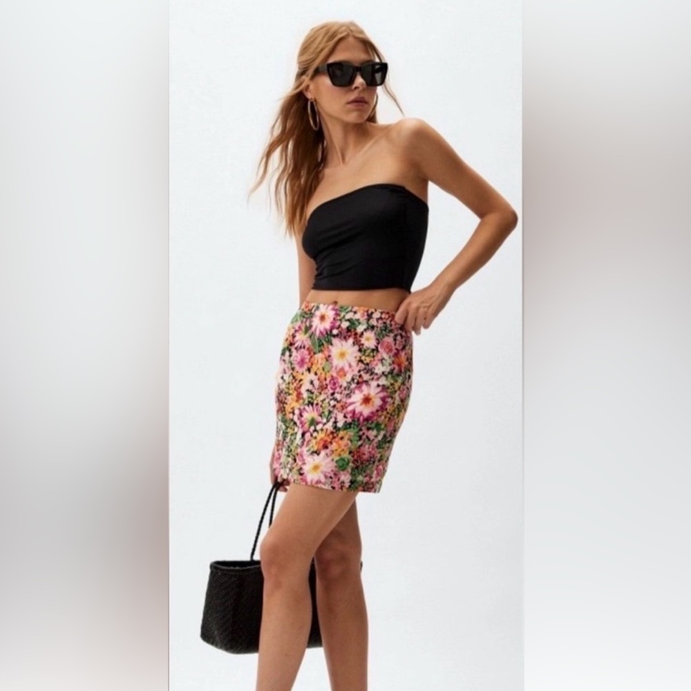 NWT H&M Pink Floral Print Mini Skirt